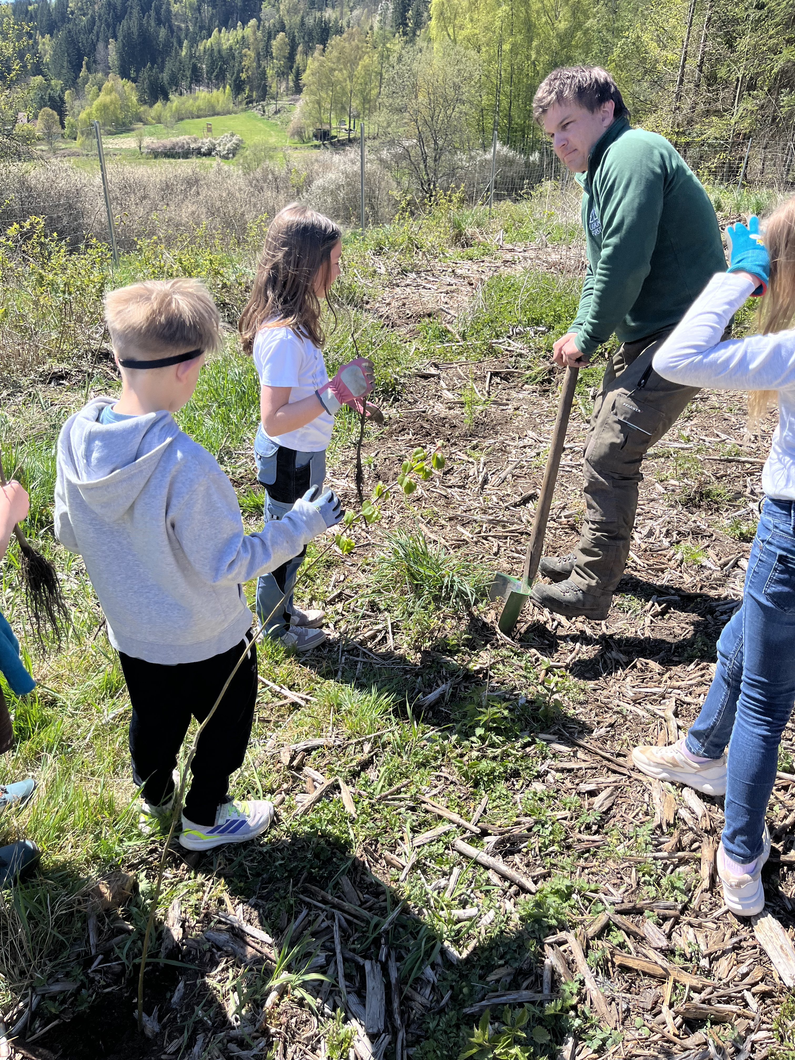 Baumpflanzaktion -17-.jpg (1)
