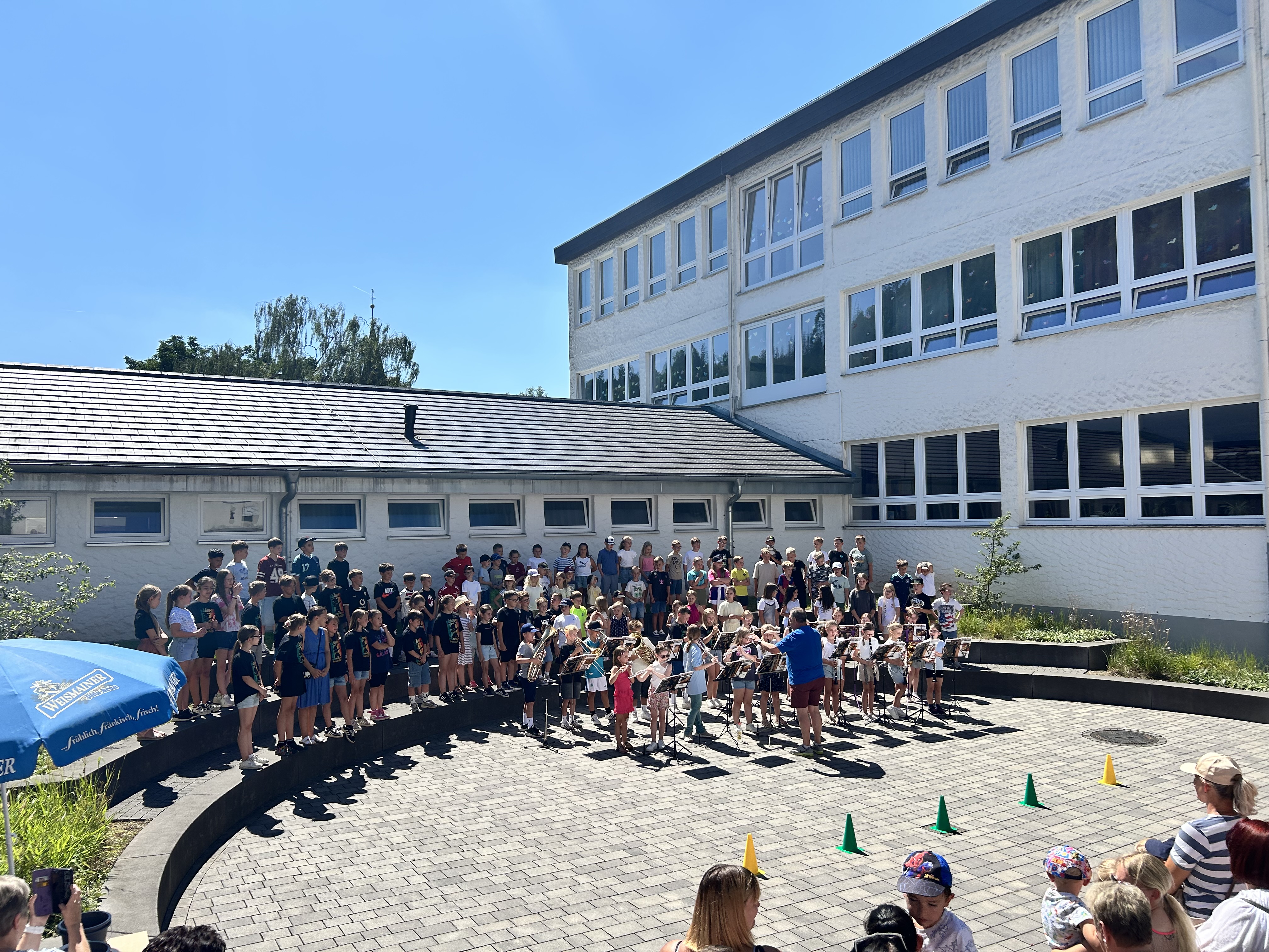 Schulfest -1-.jpeg