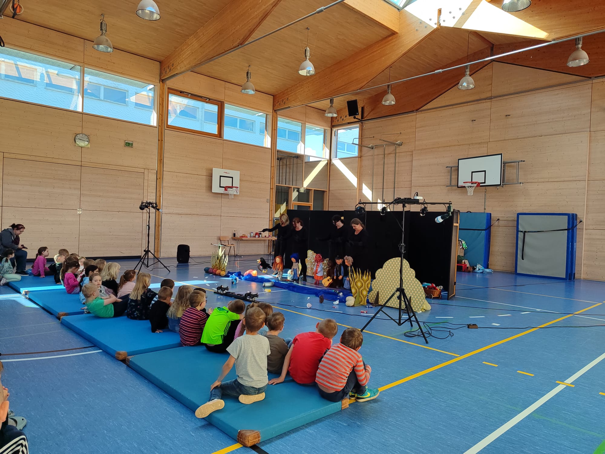Theater -12-.jpg